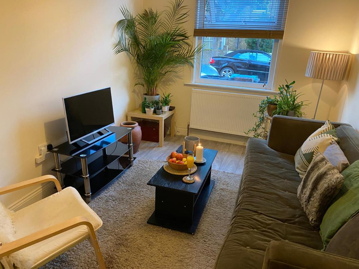35 Mins To Central London. 3 Bedrooms. 2 Bathrooms With Garden Exterior photo